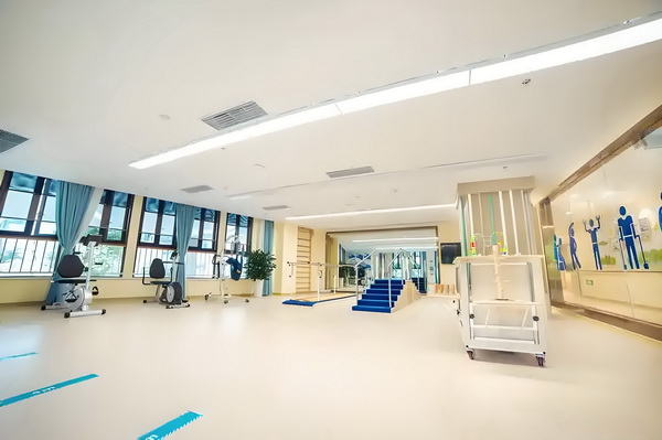 积分入深户证_于佩尔：热爱永远不会消失 特别精神中心注重文化生活